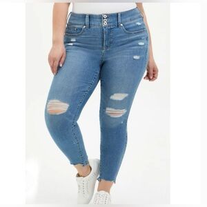 Torrid Jegging Jean Super Soft Light Wash With Distressed Hem sz. 16